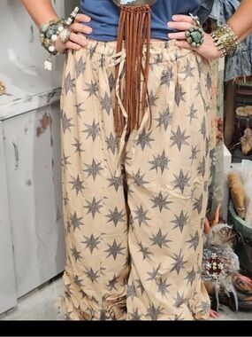 A Rare Bird Star Peek a boo pants